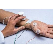 Uso de los electrodos autoadhesivos Ambu Neuroline 715